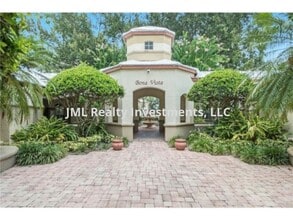 Building Photo - 824 Camargo Way