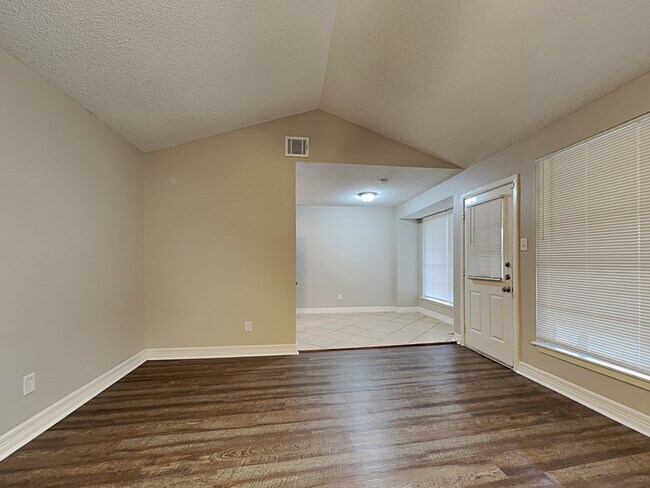 Foto del edificio - 6907 Foxside Ln