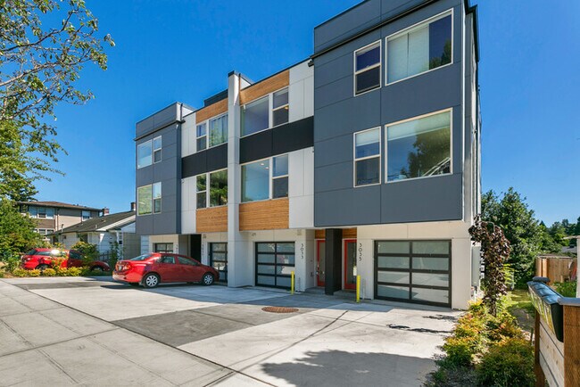 Foto del edificio - AIR CONDITIONED "Built Green" Townhome in ...