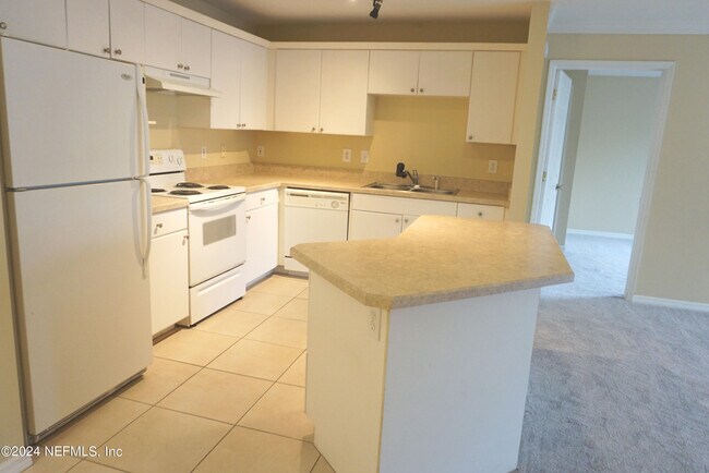 Foto del edificio - 3591 Kernan Blvd S