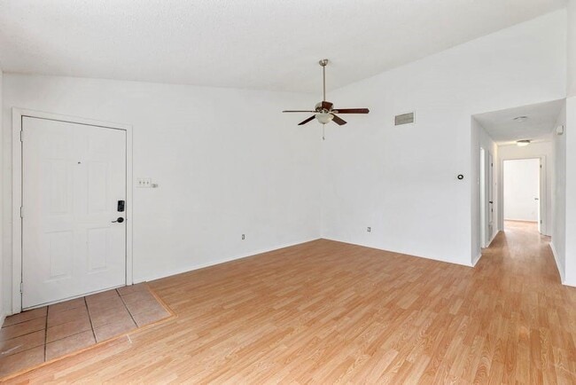 Foto del edificio - 7601 Woodstone Cove