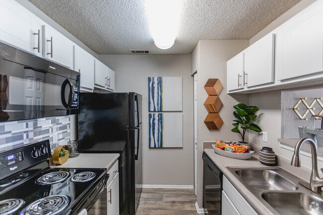 1BR, 1BA - A2 - 916 SF - Lyric on Bell