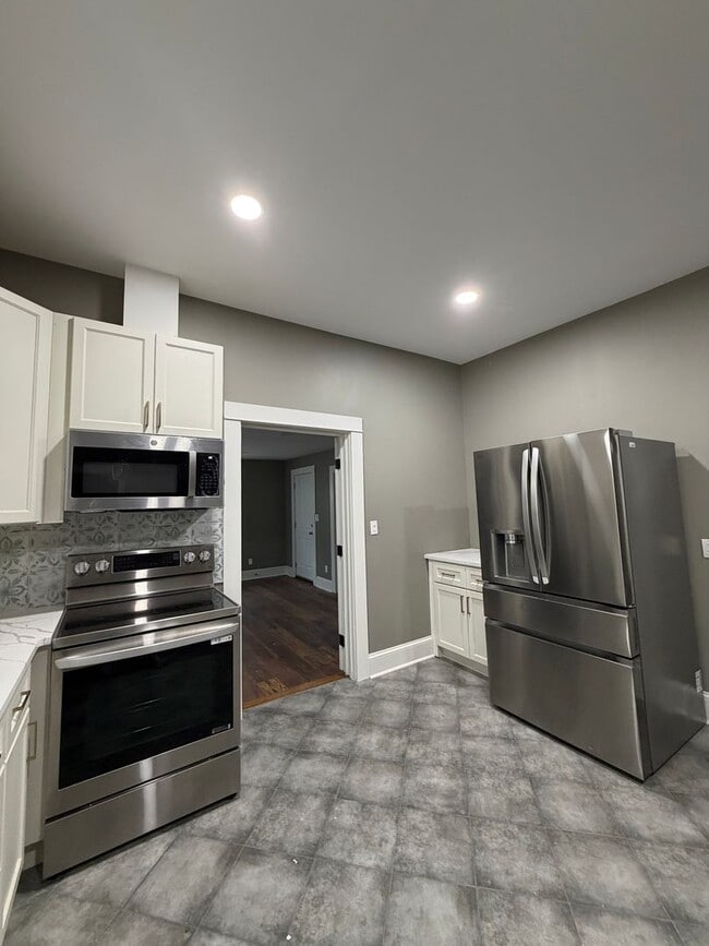 Building Photo - 1108 N Main St