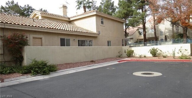 Building Photo - 7860 Skiff Ln