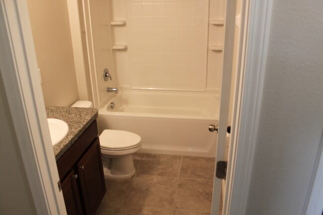 Building Photo - 10537 Lake Montauk Dr