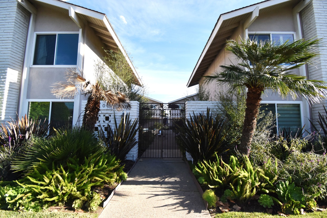 1100 Rutland Rd, Newport Beach, CA 92660 Condo for Rent in Newport