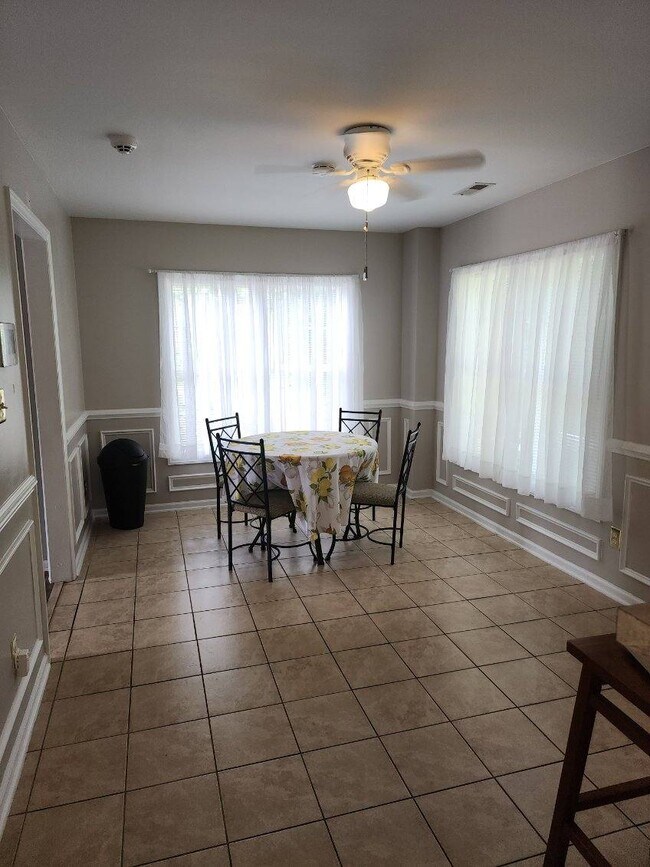 Foto del edificio - 4904 Robinwood Rd