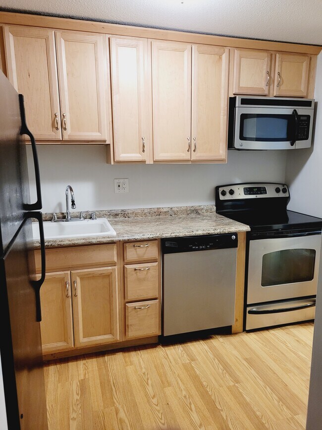 Kitchen - 24 Stony Brook Dr
