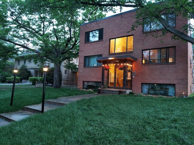 Foto del edificio - 2210 Pillsbury Ave