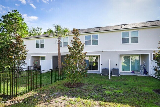 Foto del edificio - 85 Elmhurst Ln