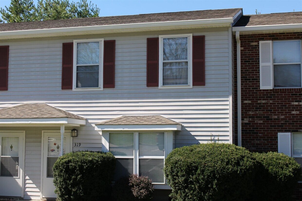 Primary Photo - 4 Bedroom, 2.5 Bath Townhouse