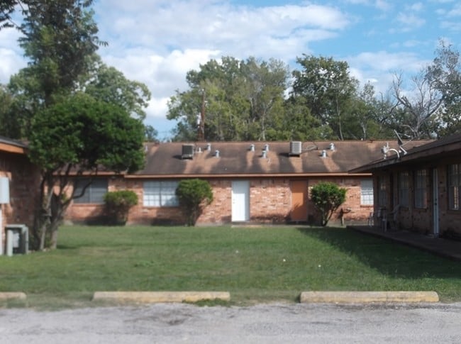 Ivannis Place Apartments - 5117 Lavender St