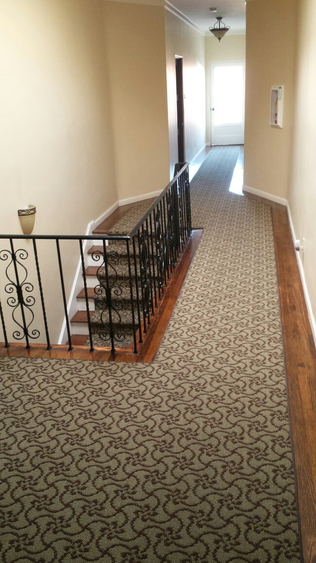 Foto del edificio - 203 N Almont Dr