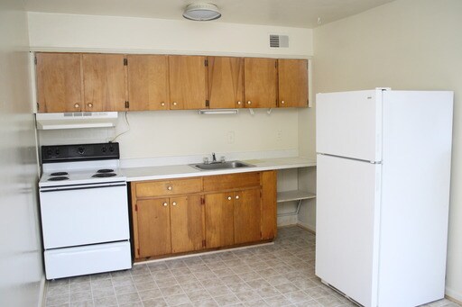 Building Photo - 1810 Sparrow Rd