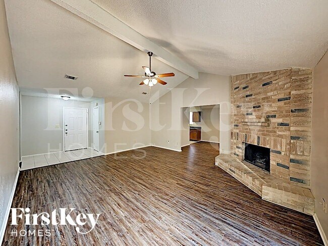 Foto del edificio - 10507 Village Trail Dr