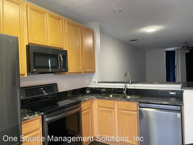 Building Photo - 902 Vineland Pl