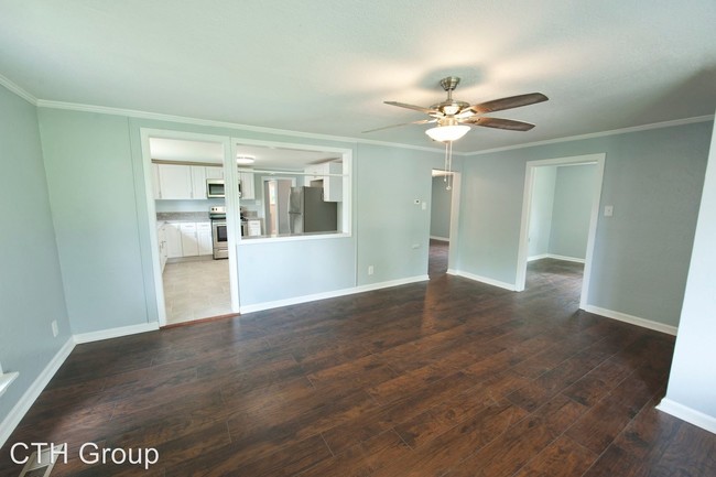 Building Photo - 3 br, 1 bath House - 3270 Lake Side Dr NE