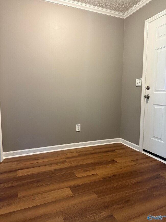 Building Photo - 115 Populus Dr