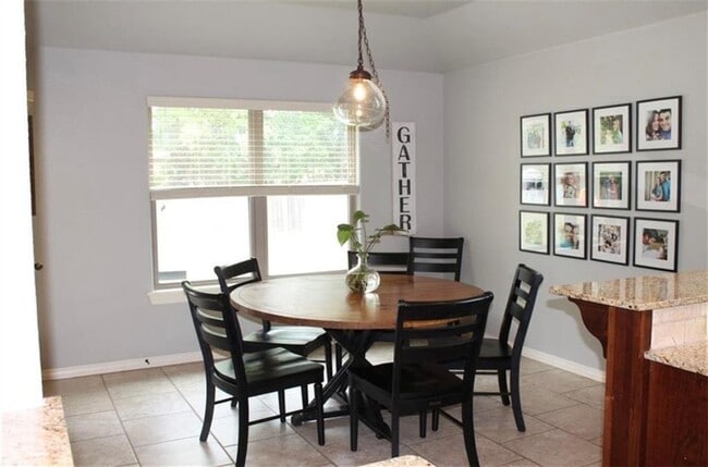 Building Photo - 2864 Vanike Dr