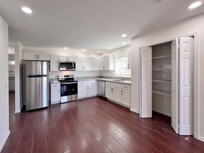 Building Photo - 287 Hampton St