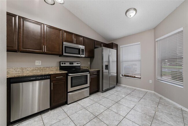 Foto del edificio - 140 Lakepointe Cir