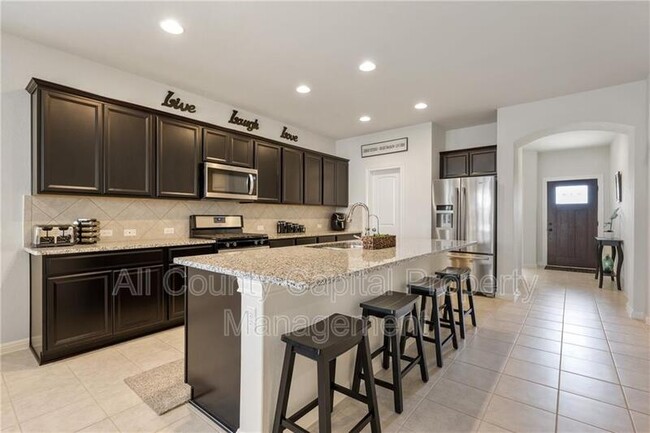 Building Photo - 227 Everglade Dr