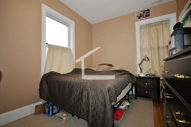 Building Photo - 9/1 Large, updated 5BR/2BA near Packard's Corner!