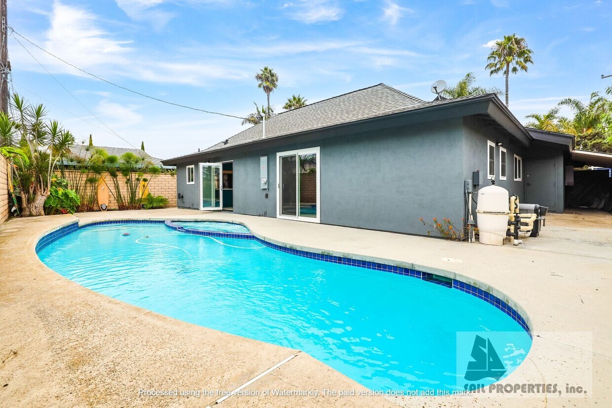 Primary Photo - Gorgeous Home minutes to the Beach!