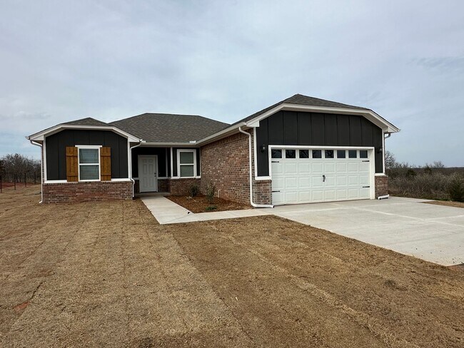 Building Photo - Ridge Creek Addition 3 bedroom, 2 bathroom on 1.43 acre Wooded Lot!