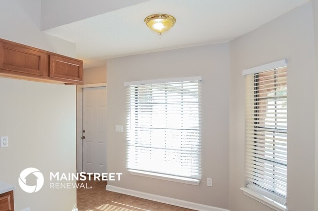 Foto del edificio - 8306 Longspur Ave