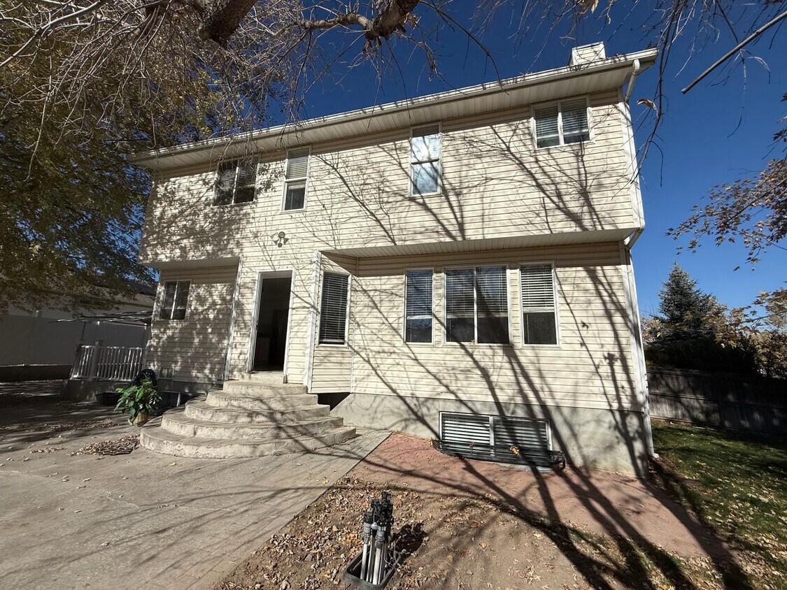 Primary Photo - 4111 W 9580 S