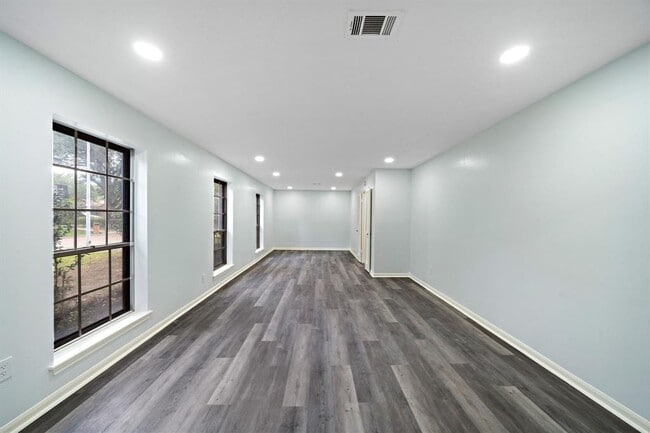 Building Photo - 4611 El Salvador Dr