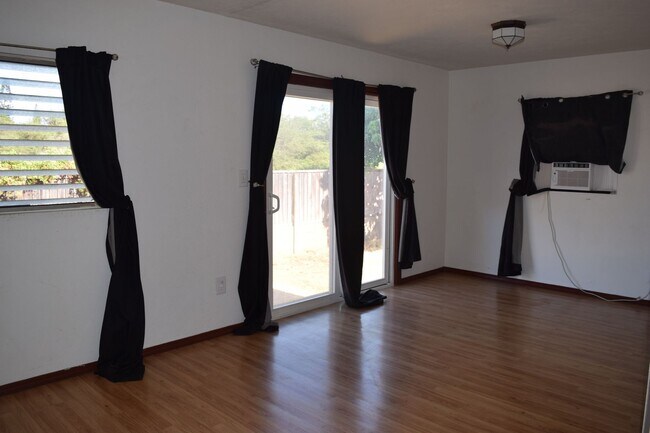 Foto del edificio - Charming unfurnished 1 bd. 1 bath cottage Available 12/1/2025