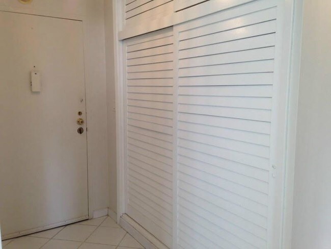 Building Photo - 1408 Brickell Bay Dr