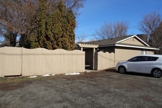 Building Photo - 111 W 12th Ave