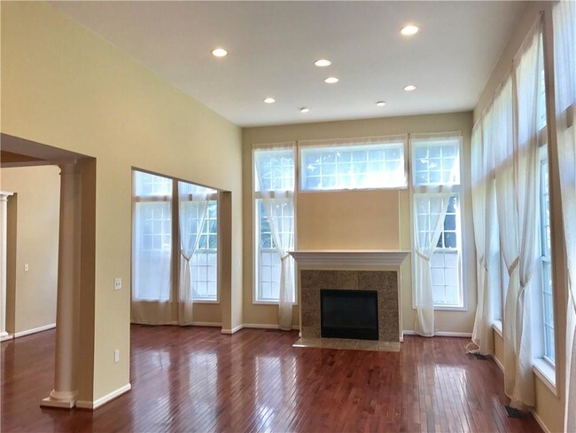 Building Photo - 2038 Applewood Dr