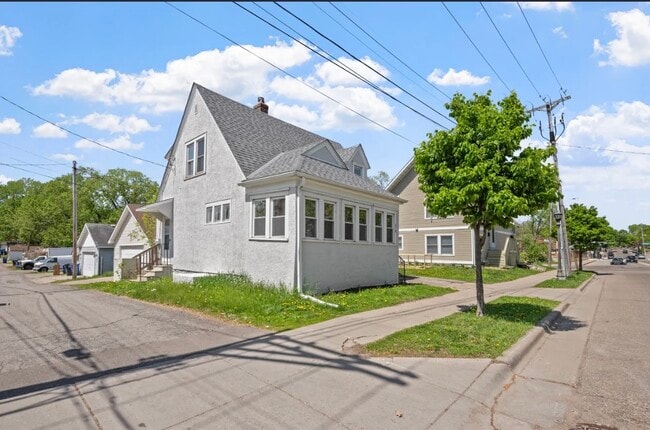Building Photo - 319 Earl St