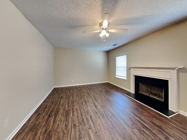Building Photo - 372 Othello Dr