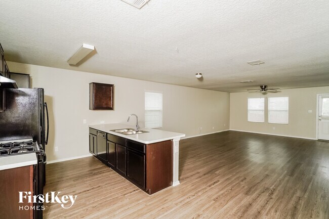 Building Photo - 1936 Heather Glen Dr