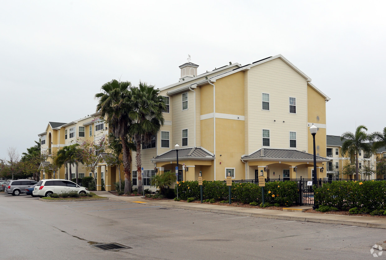 Foto del edificio - Maple Crest Apartments