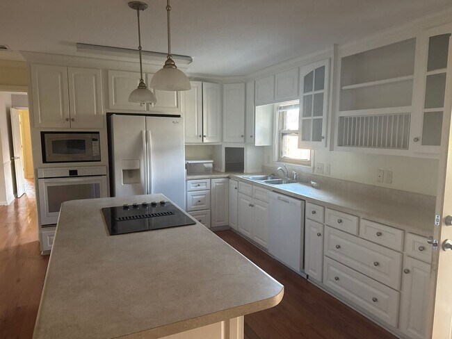 Foto del edificio - Available Now