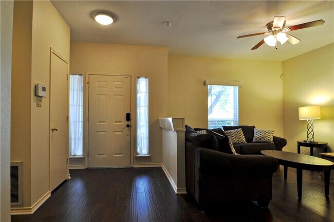 Foto del edificio - 510 Raton Pass