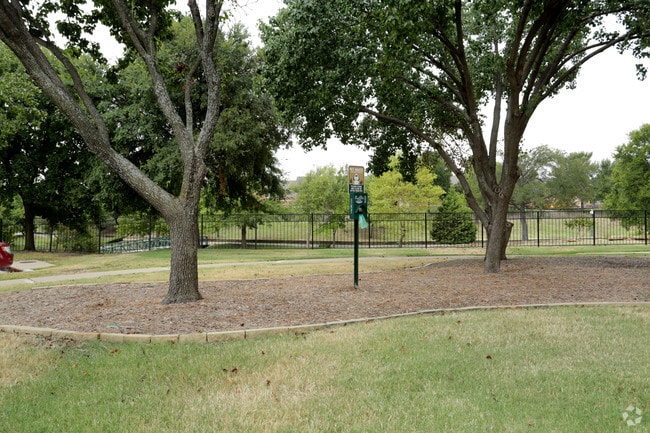 PET AREA - Heritage at Valley Ranch
