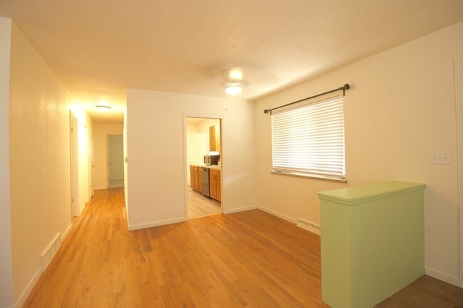 Building Photo - 2632 17th Ave