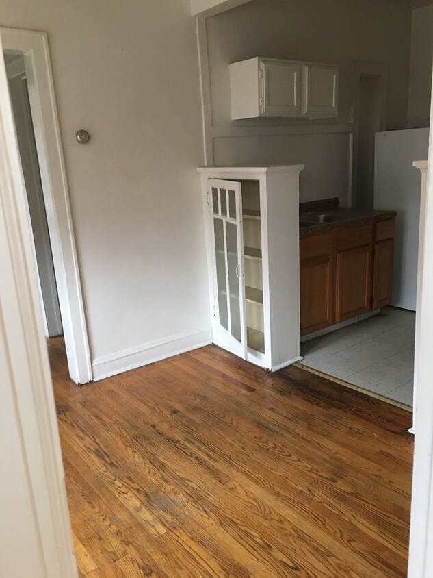 Foto del edificio - 647 N Austin Blvd