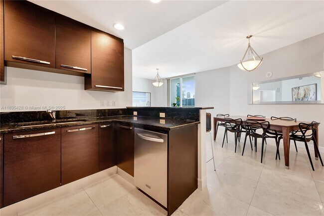 Foto del edificio - 3030 NE 188th St