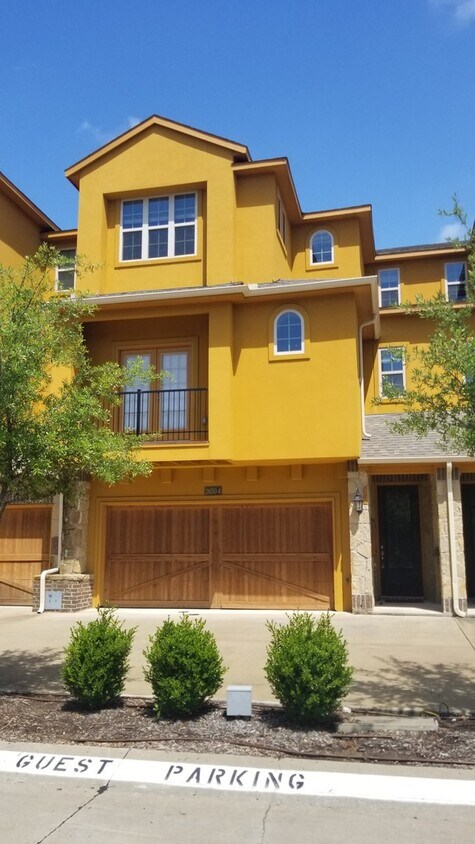 Primary Photo - Venice Dr 2650 #4