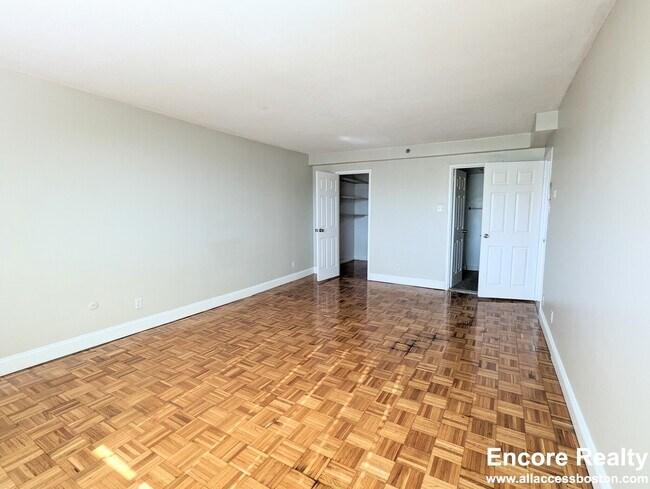 Building Photo - 1530 Beacon St