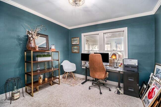 Building Photo - 3 BED 2 BATH BUNGALOW STYLE HOME IN FERNDALE ------ W. CHESTERFIELD