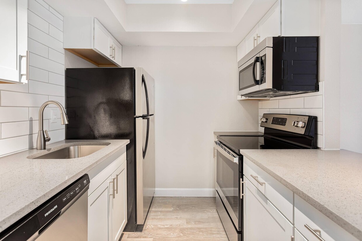 Primary Photo - Raystone